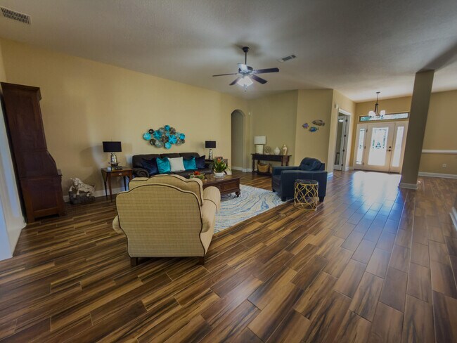 Building Photo - 2512 Cove Rd