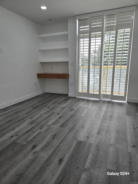 Building Photo - 110 W Island Ave