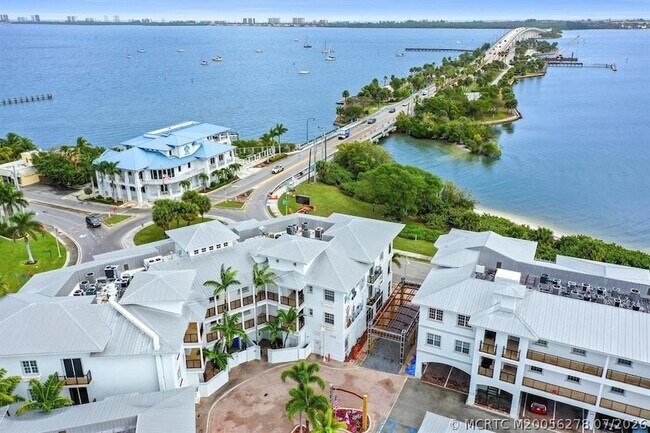 Building Photo - 3736 NE Indian River Dr
