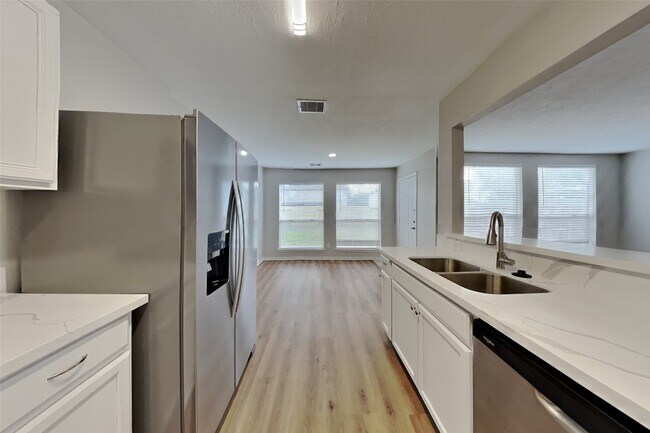 Building Photo - 18327 Willow Moss Dr