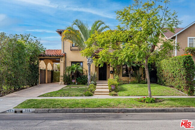 Building Photo - 305 N Palm Dr