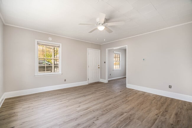 Building Photo - 617 W Garrison Blvd
