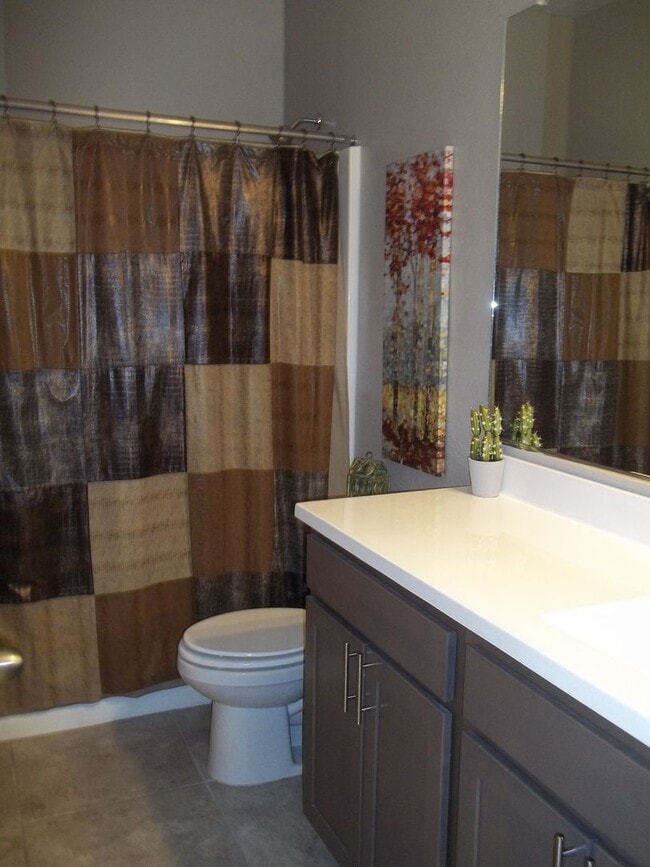 Building Photo - Stunning Fully furnished home 3 bed 2.5 baths 2056 sq ft w/heated pool!!! Must see will rent fast!