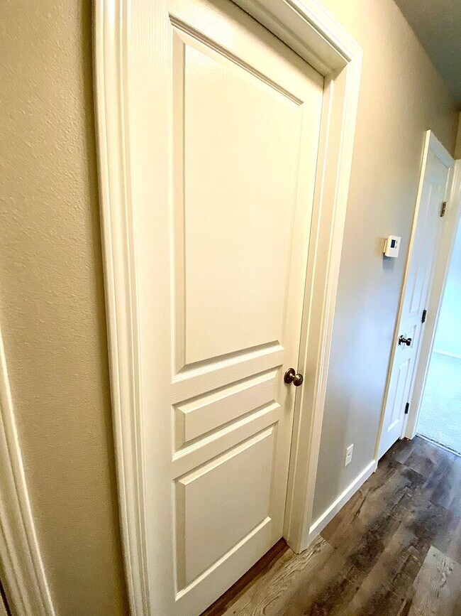 Building Photo - 4 Bedroom + Bonus with 2 baths available 8/22