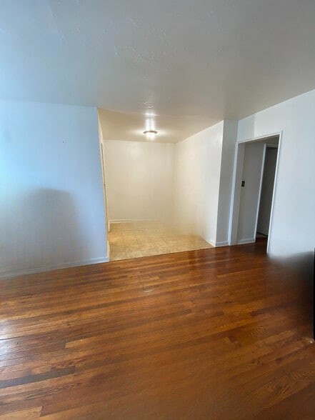LivingRoom Dining Area - 4011 191st St