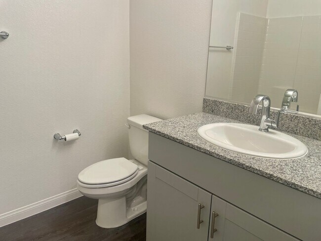 Building Photo - 3 bed 2 bath 2 car garage Townhome "On the Strip" South Las Vegas Blvd