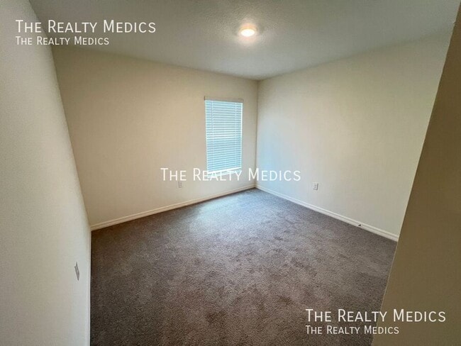 Building Photo - 4801 N Forest Ridge Blvd