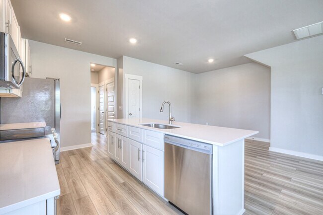 Building Photo - 531 Swanholme Dr