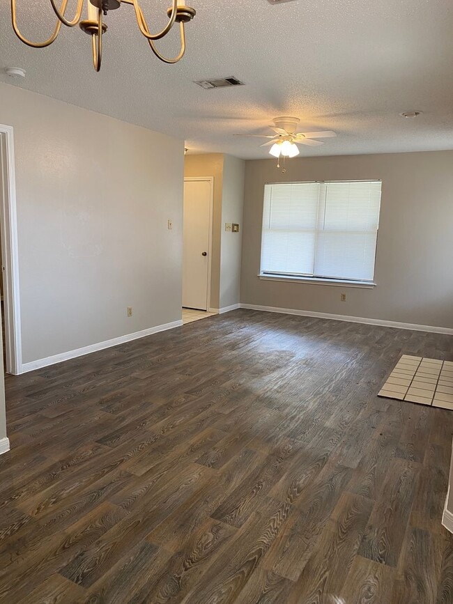 Building Photo - Cozy 1-Bedroom in Cambridge Village