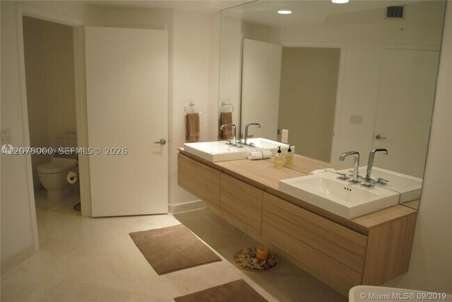 Building Photo - 17301 Biscayne Blvd