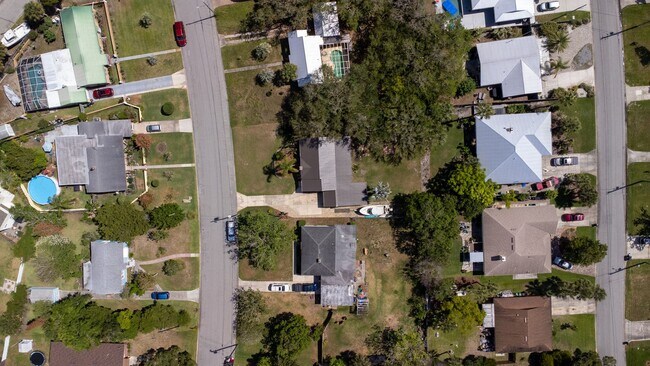 Building Photo - Davis Shores 3/2 Single Family Home