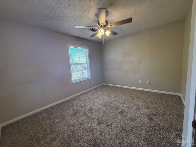 Building Photo - 1017 Great Oaks Dr