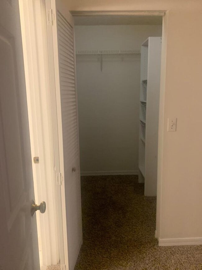 Building Photo - Spacious 3bed/2bath