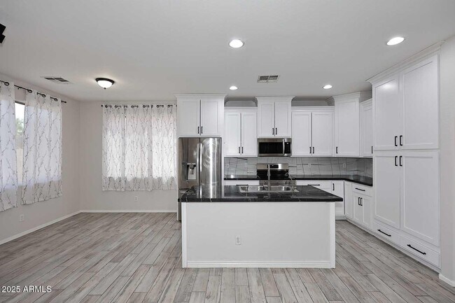 Building Photo - 18443 W Paseo Way