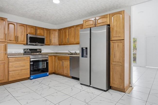Building Photo - 2280 SW 43rd Ave