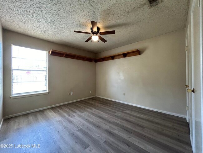 Building Photo - 9802 Uvalde Ave