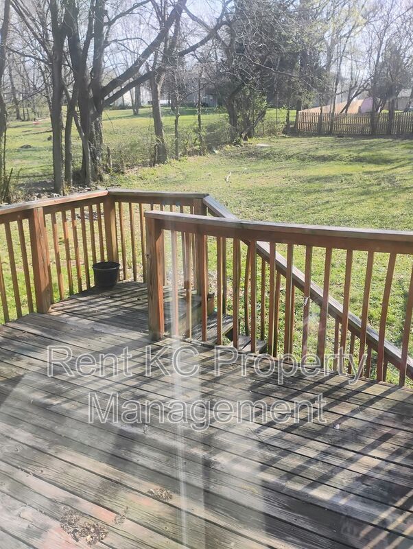 Building Photo - 6021 N Topping Ave