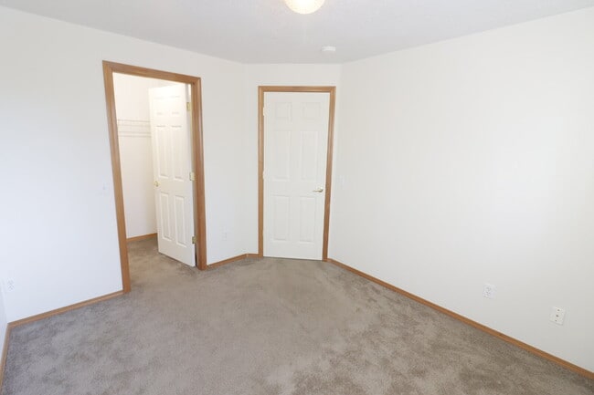 Building Photo - Newly updated Spacious 3 bedroom 2 bath Duplex in Hubbard.