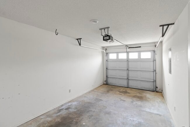 Building Photo - 304 Claremont Avenue