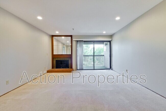 Building Photo - 49 Showers Dr