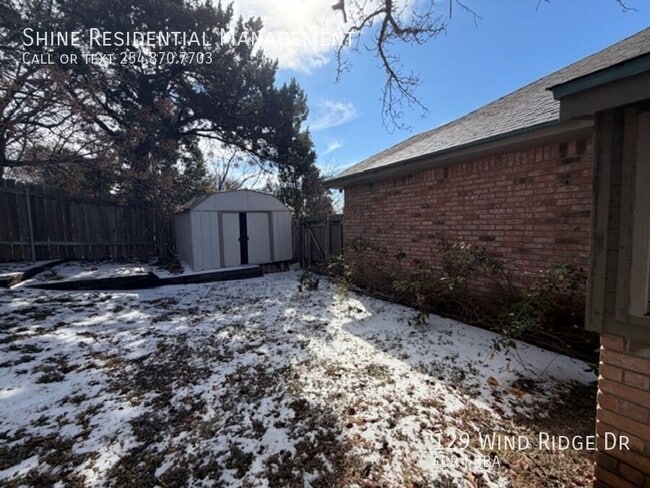 Building Photo - 129 Wind Ridge Dr