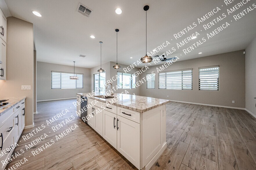 Building Photo - 42085 W Morning Glory Way