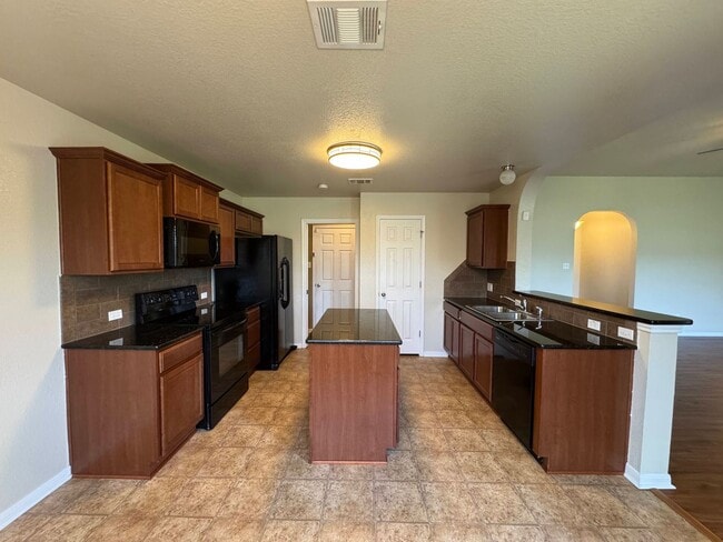 Building Photo - 7819 Woodbury Dr