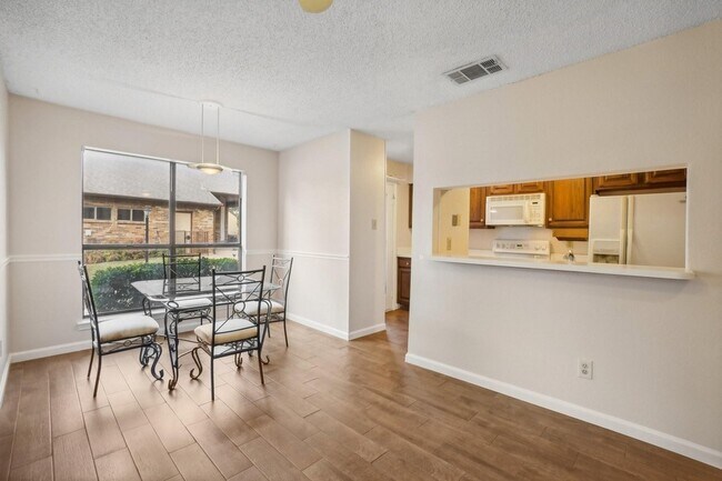 Building Photo - 1301 Memory Ln