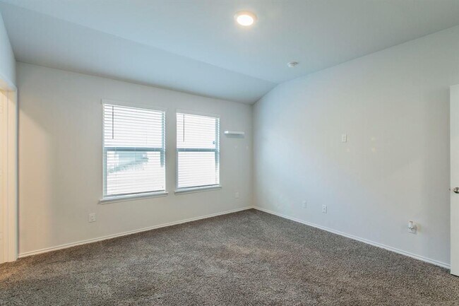 Building Photo - 237 Poplin Ln