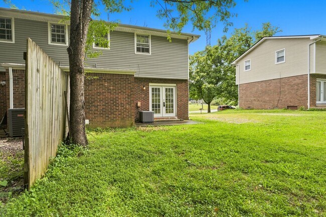 Building Photo - Charming 2-Story Bellevue Townhome in Nashville