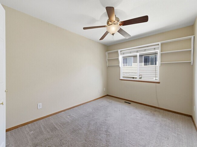 Building Photo - Excellent 4-Bedroom Condo in West Fort Collins!
