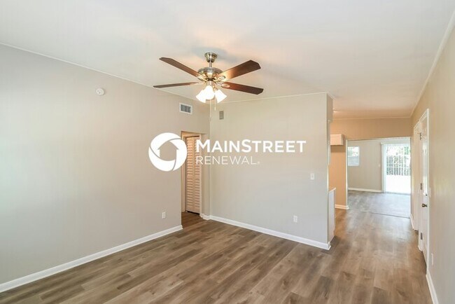 Building Photo - 3 Bedroom Pet-Friendly Home in Jacksonvill...