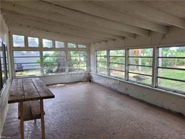 Building Photo - 1289 River Oaks Dr