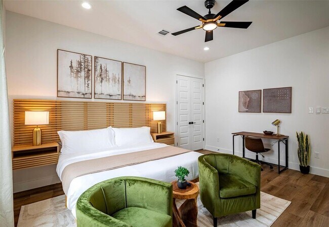 Building Photo - 1305 E 27th St