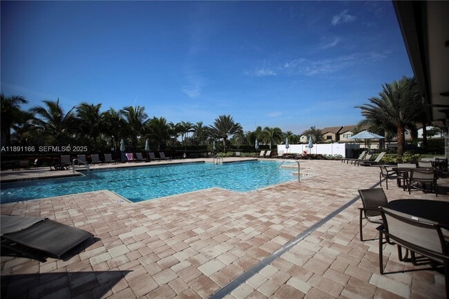 Building Photo - 8293 Cadre Noir Rd