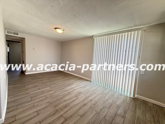 Building Photo - 2 Bedroom home on a large lot