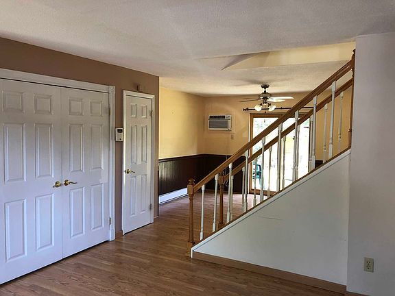 Building Photo - "Charming 3-Bed Oasis with Granite Touches...