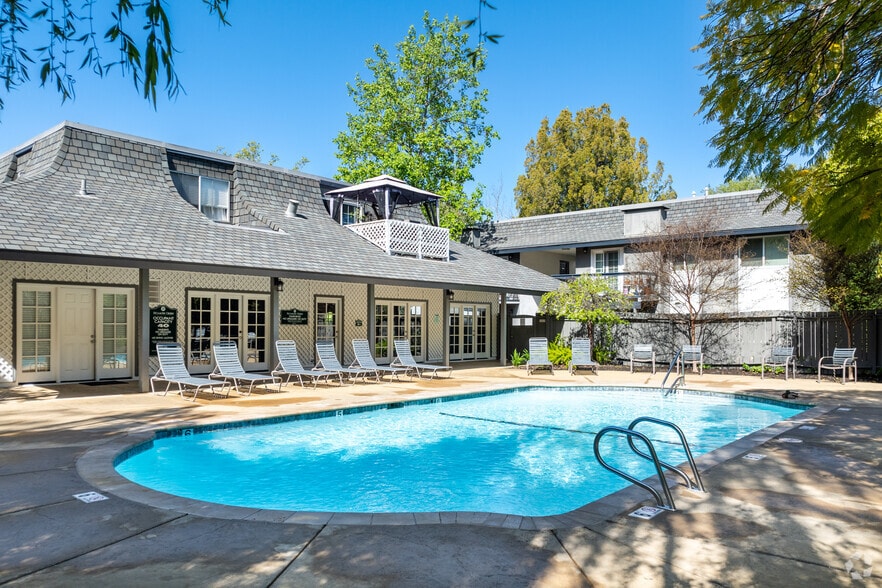Primary Photo - Sycamore Green Apartments