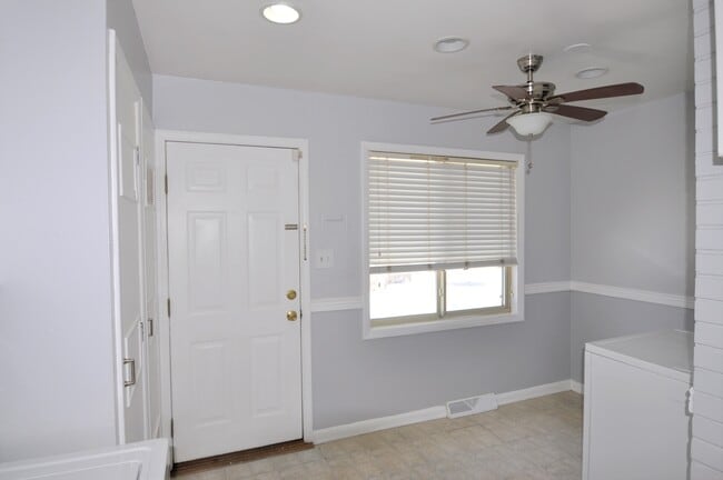 Building Photo - 2545 S Patton Ct