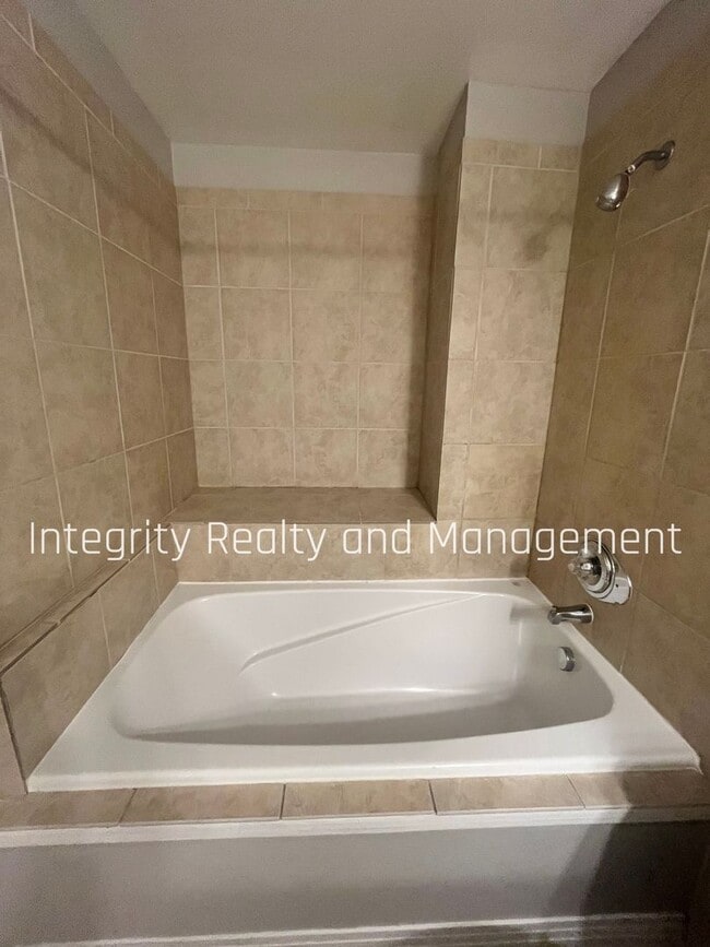 Building Photo - 4001 E 16th Ave