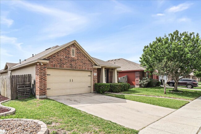 Building Photo - 3906 Las Bahias Dr