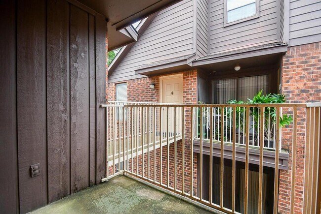 Building Photo - 3150 Walnut Bend Ln