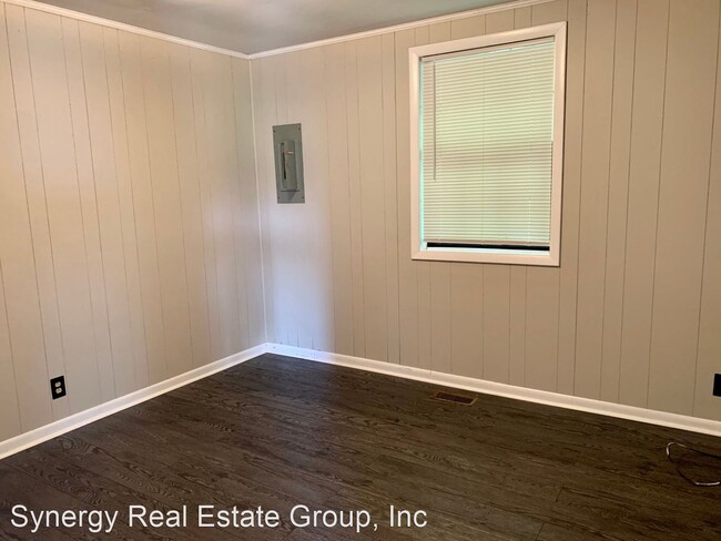Building Photo - 2 br, 1 bath House - 411 Cedarvalley Drive