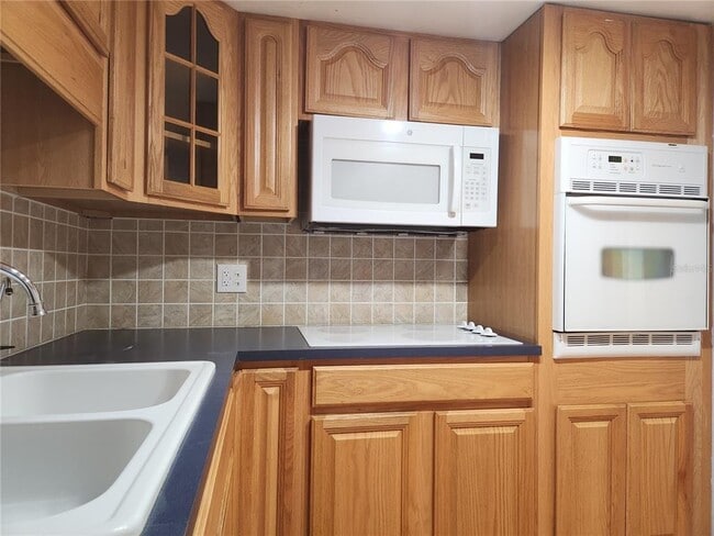 Building Photo - 2458 Columbia Dr