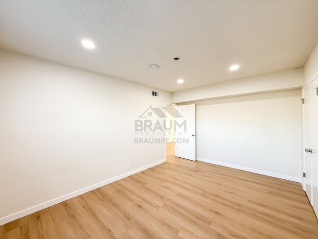 Building Photo - 6041 Whitsett Ave