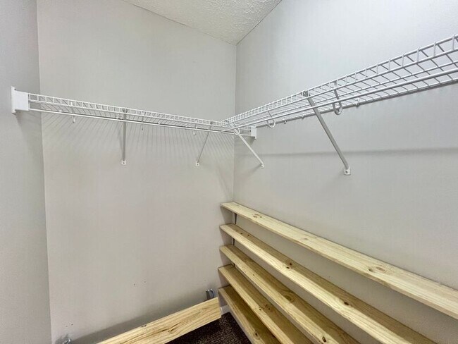 Building Photo - 2019 Spring Creek Dr