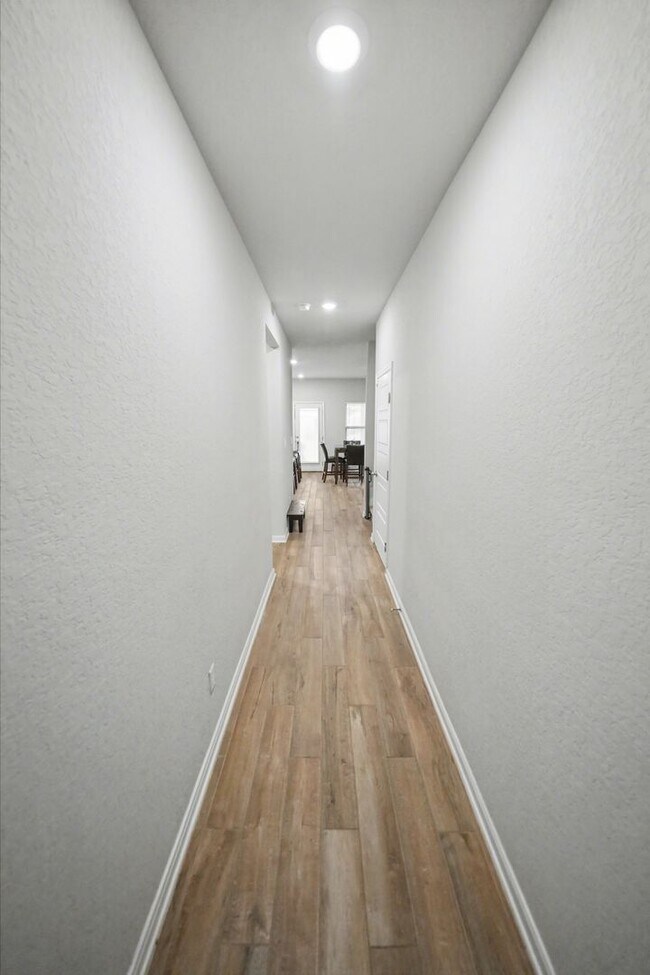 Building Photo - Stylish & Spacious 5-Bed in Prime Schertz Location! - Realtor Commission: $500