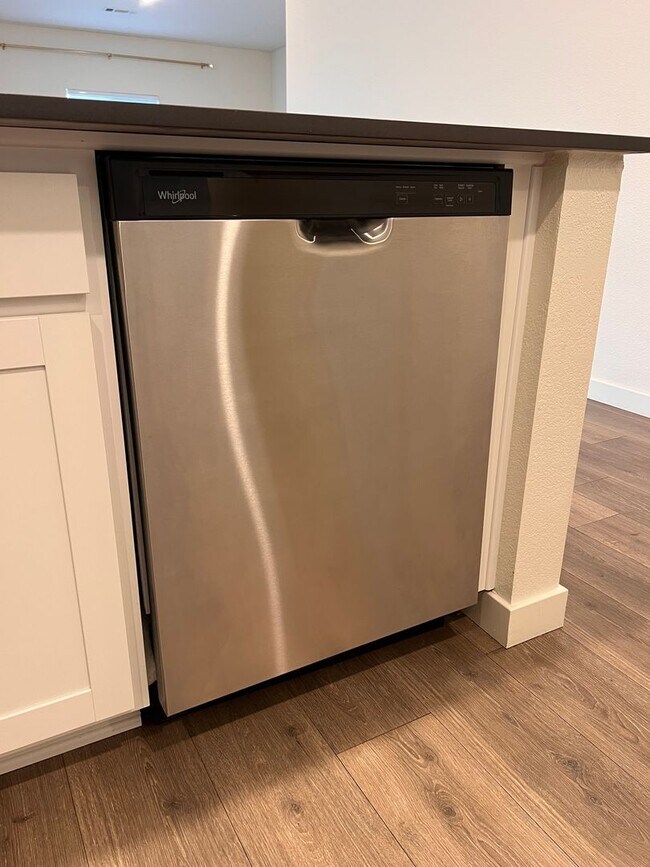 Building Photo - Beautiful newer, 4 Bedroom 2 Bath Home in Fernley