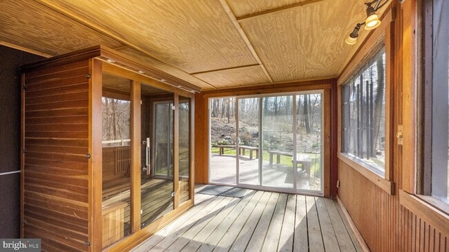 Building Photo - 11450 Game Preserve Rd