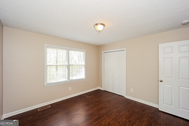 Building Photo - 165 Willow Shoals Dr